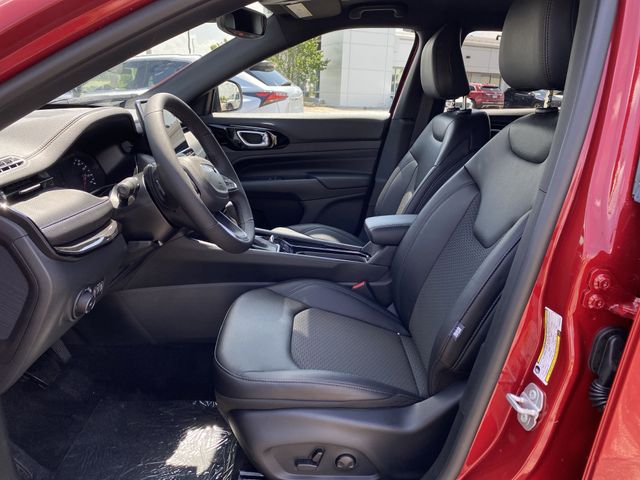 2025 Jeep Compass Latitude photo 4