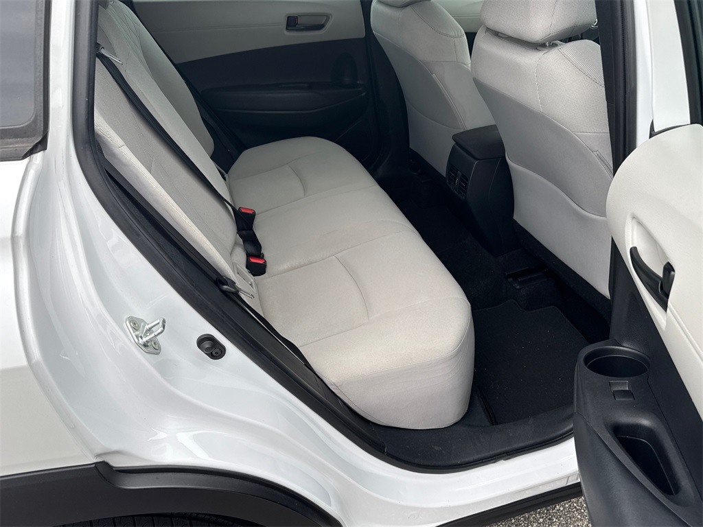 2022 Toyota Corolla Cross L photo 14