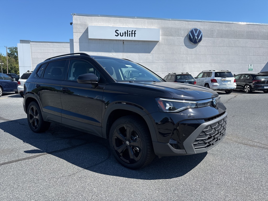 2025 Volkswagen Taos SE Black's photo