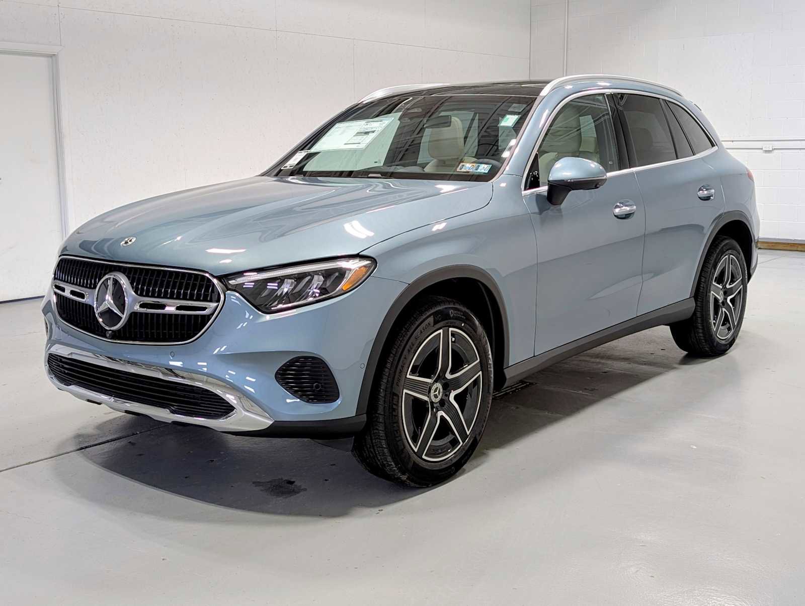 2026 Mercedes-Benz GLC Base's photo
