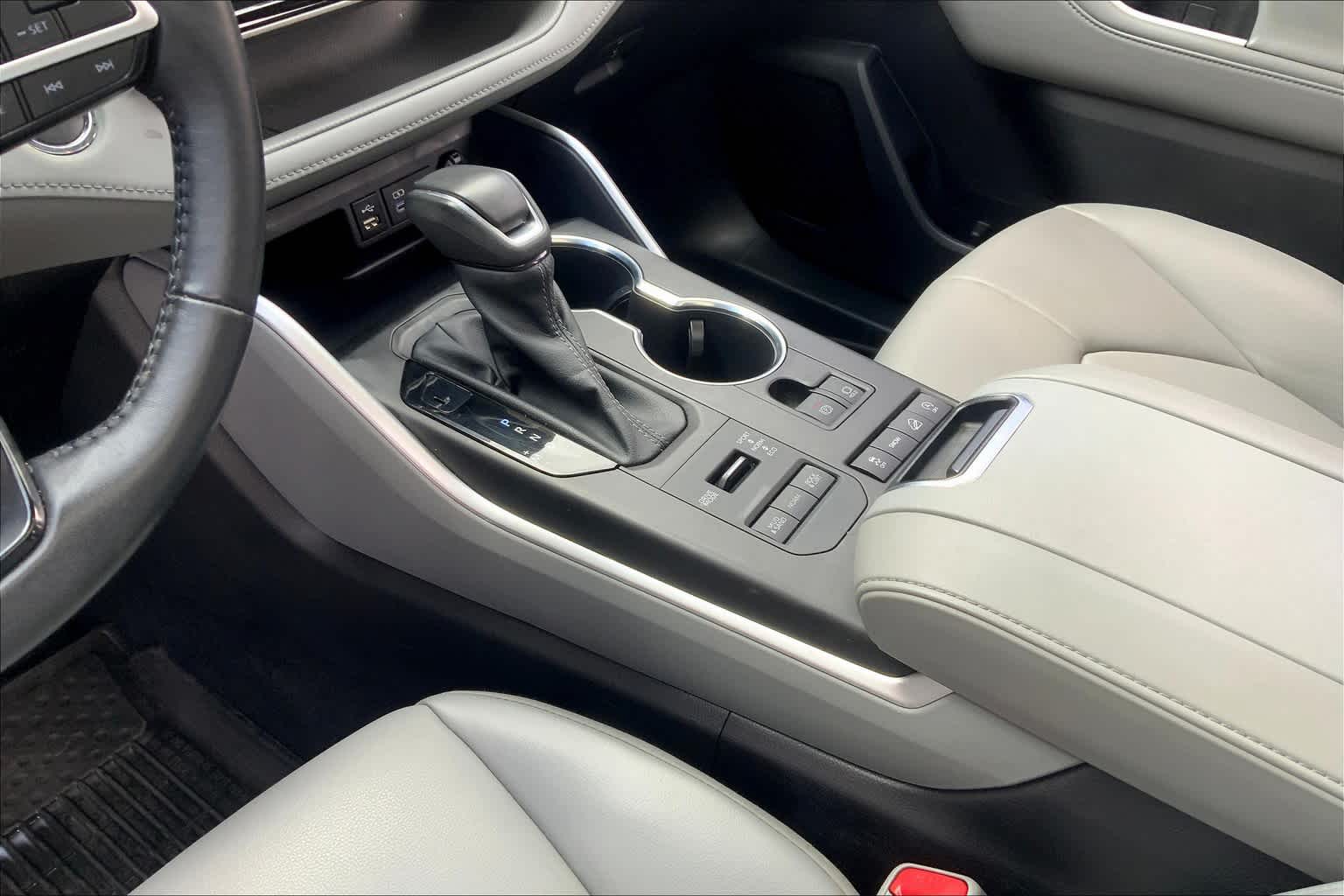 2022 Toyota Highlander XLE photo 33