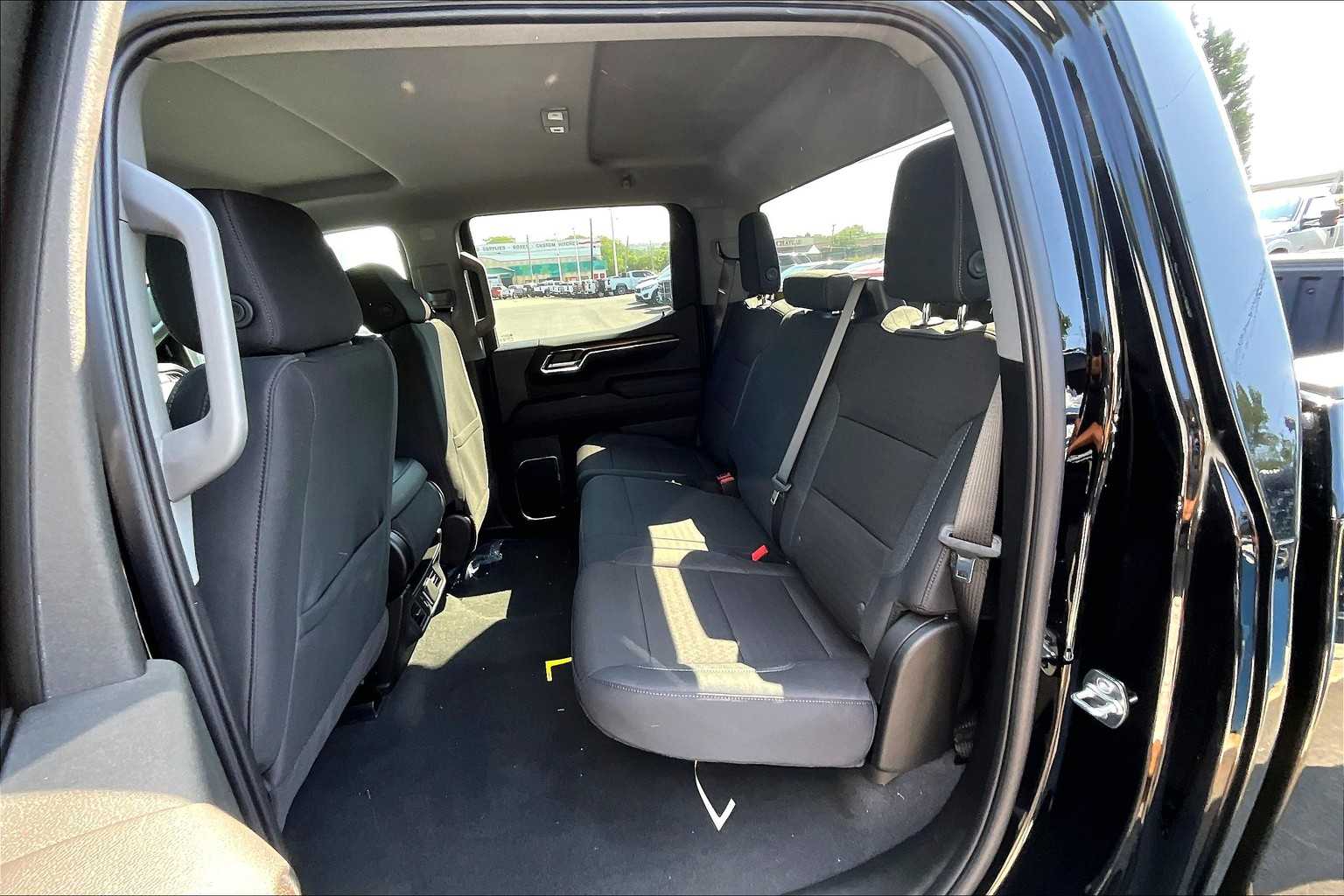 2025 Chevrolet Silverado 1500 RST photo 14