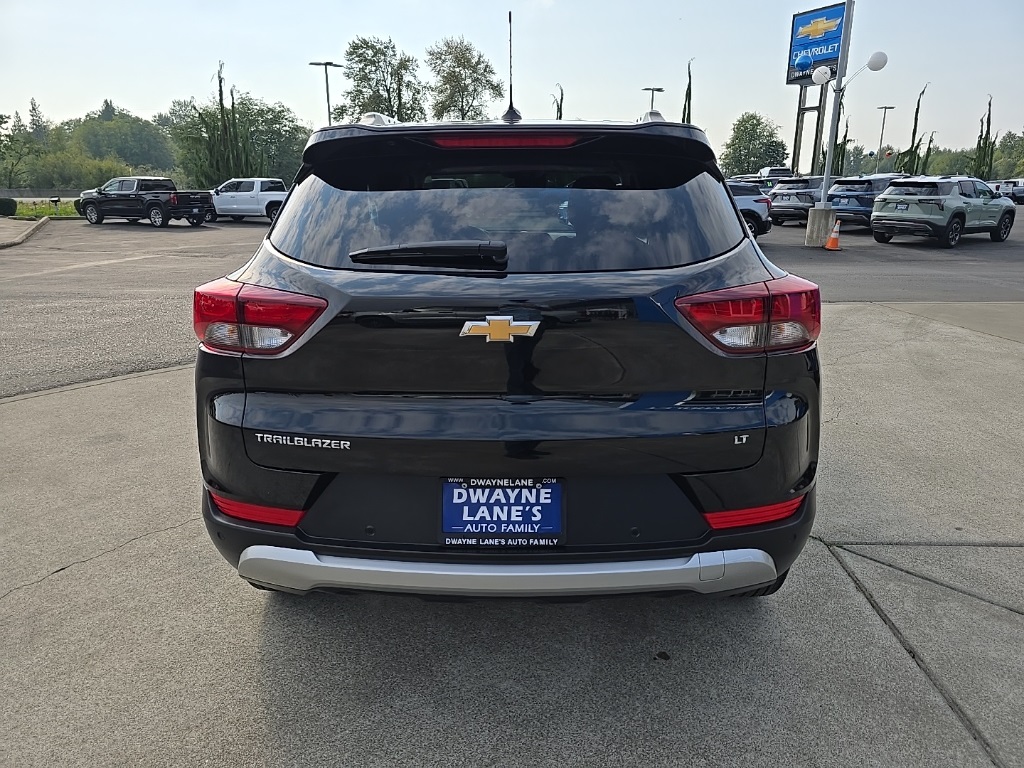 2024 Chevrolet Trailblazer LT photo 2