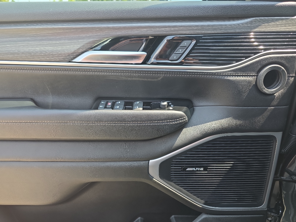 2024 Jeep Wagoneer L Series II photo 13