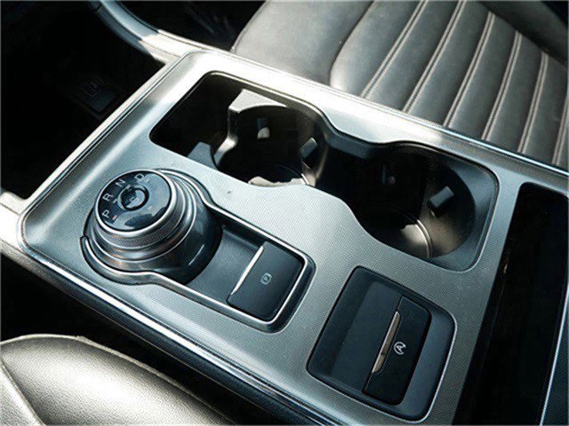 2022 Ford Edge SEL photo 23