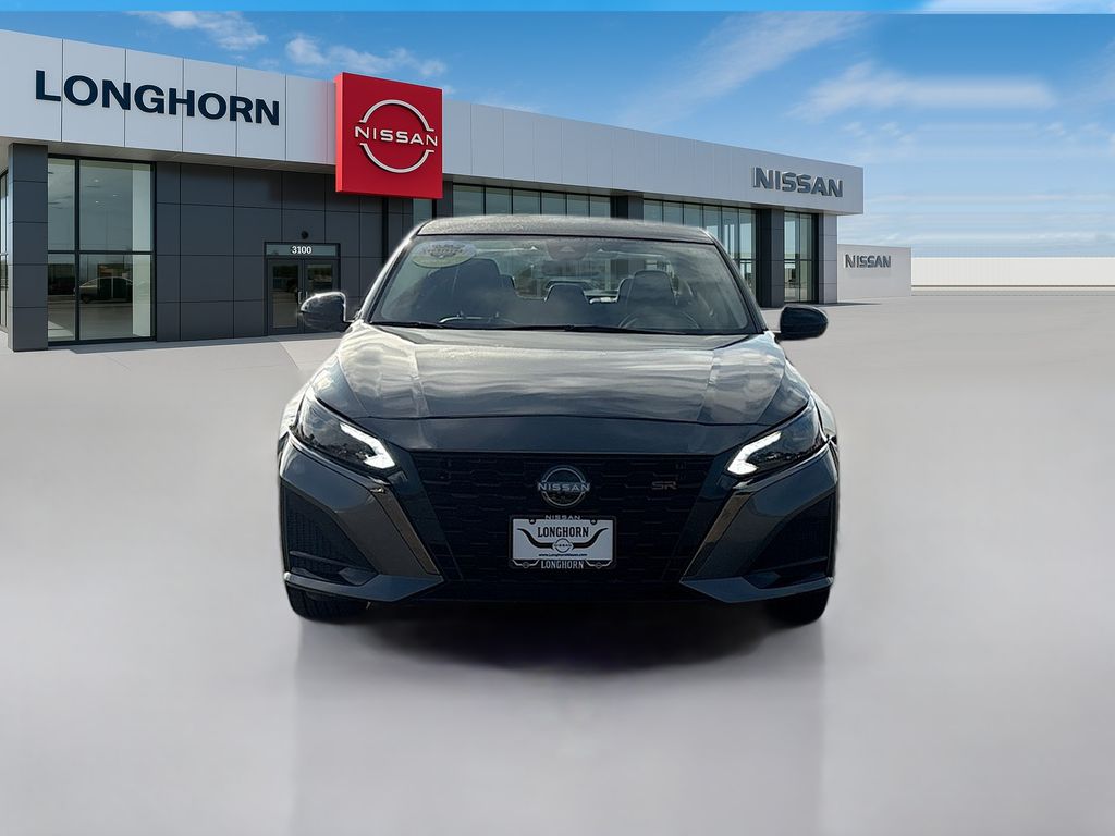 2024 Nissan Altima 2.5 SR photo 2