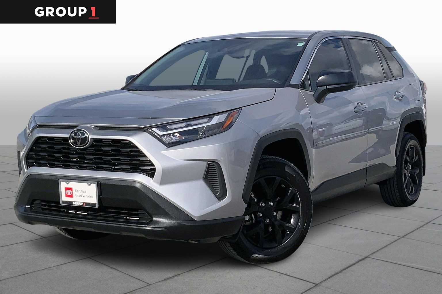 2024 Toyota RAV4 LE's photo