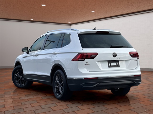2024 Volkswagen Tiguan SE Wolfsburg Edition photo 2