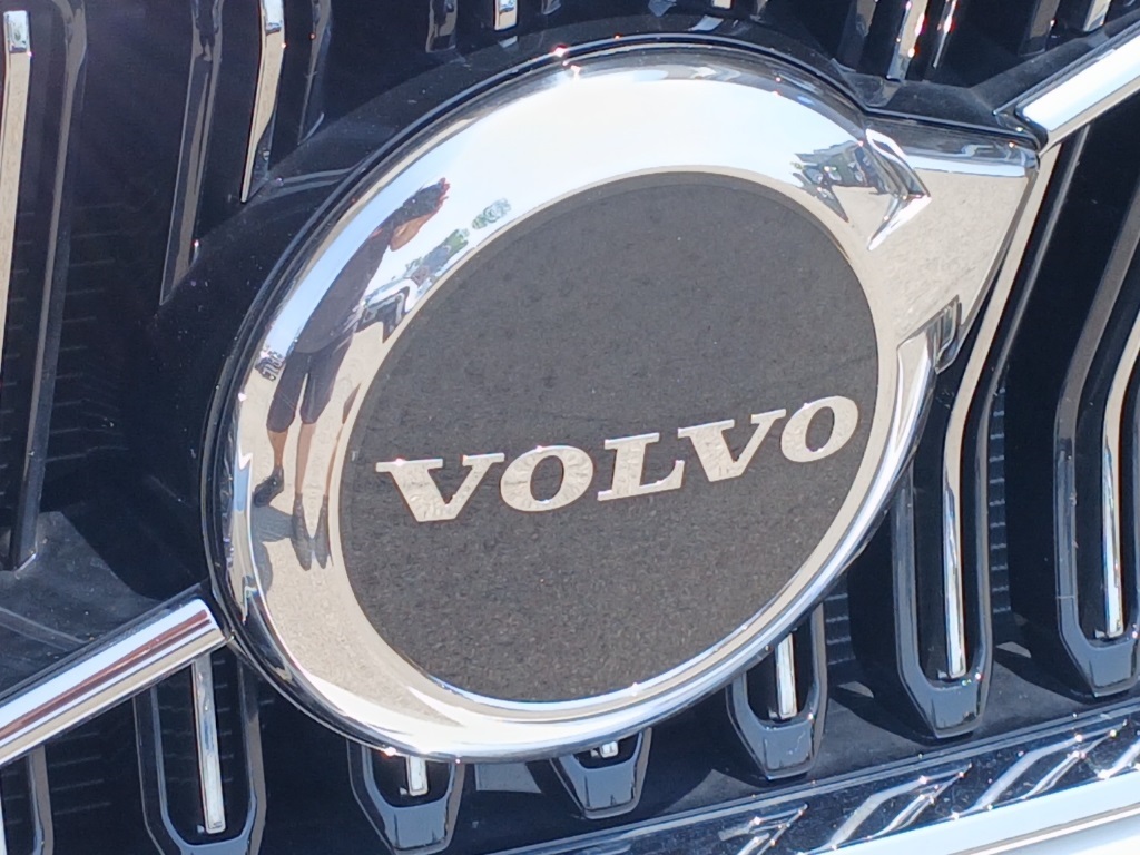 2025 Volvo XC40 Core photo 27