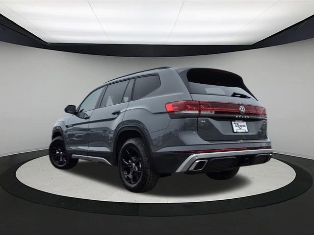 2025 Volkswagen Atlas Peak Edition SE photo 2