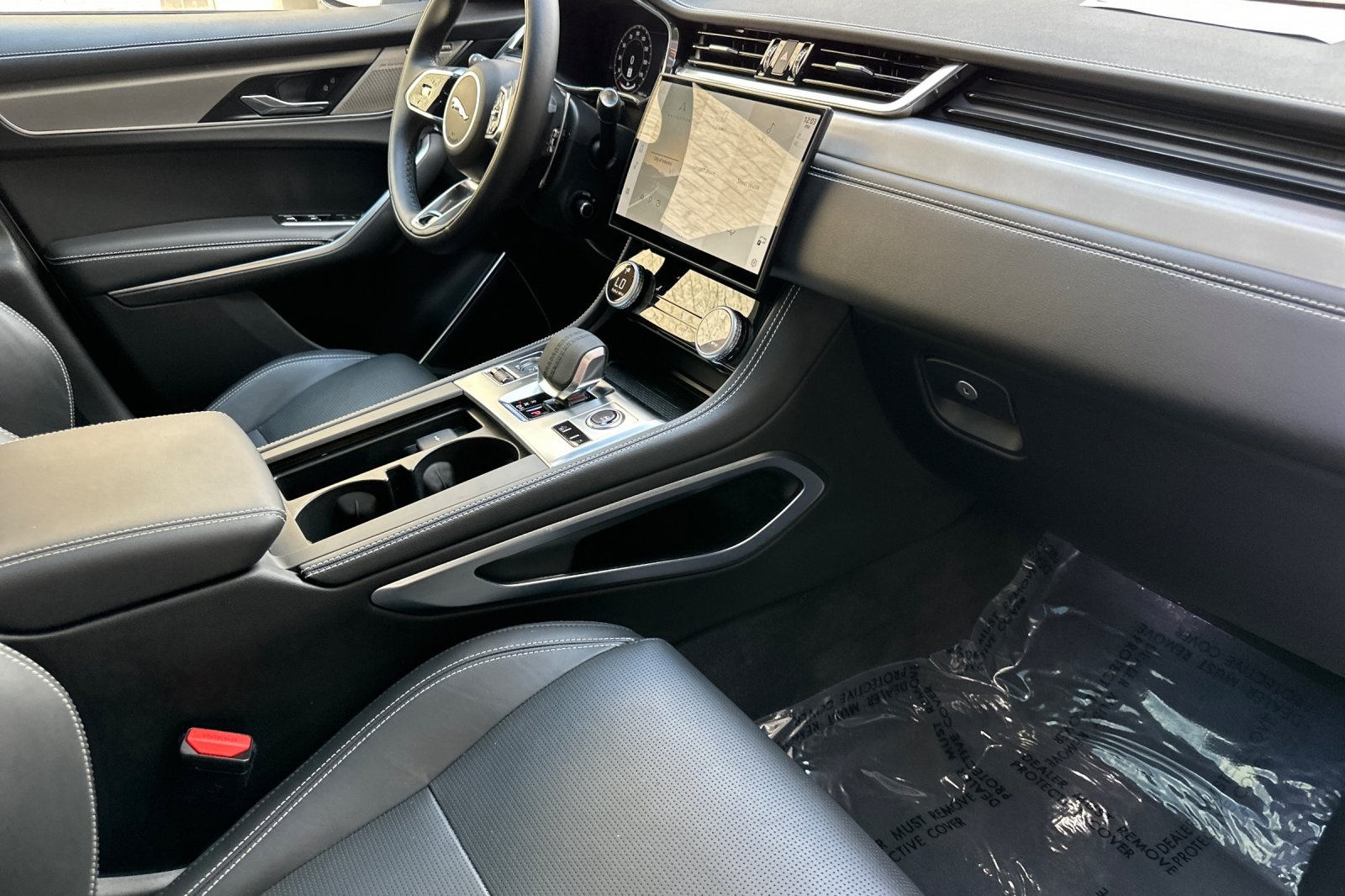 2025 Jaguar F-PACE P250 R-Dynamic S photo 17