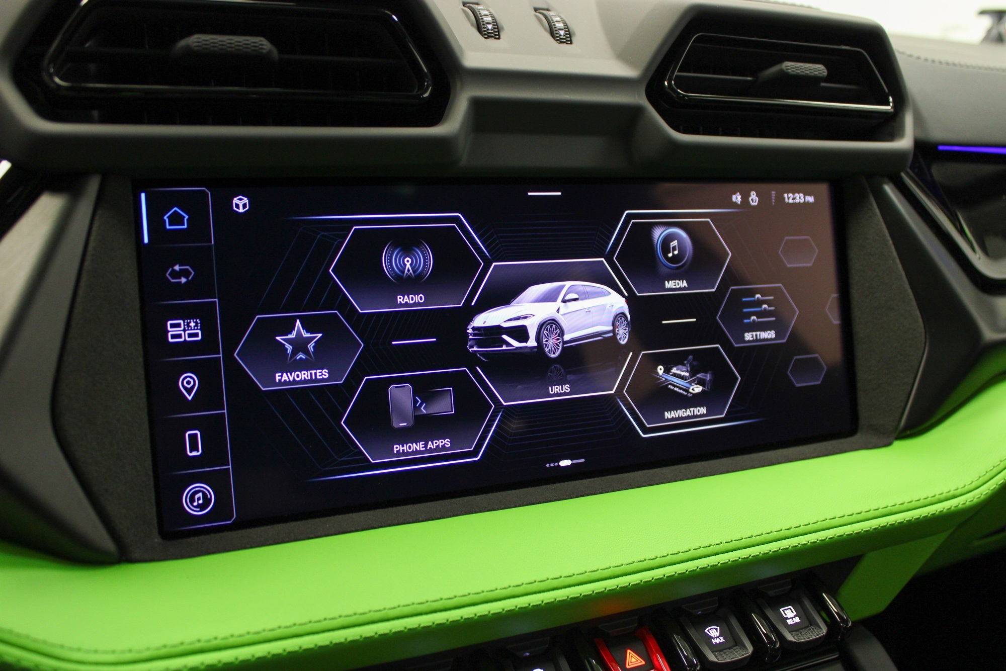 2025 Lamborghini Urus SE photo 22