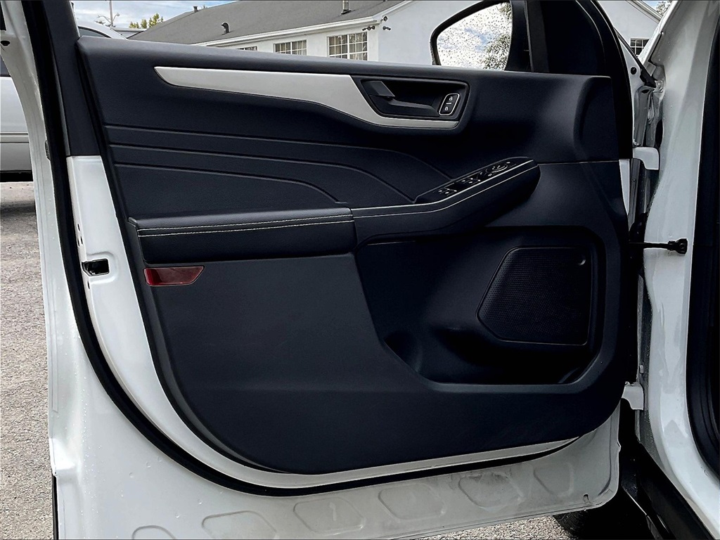2022 Ford Escape S photo 9