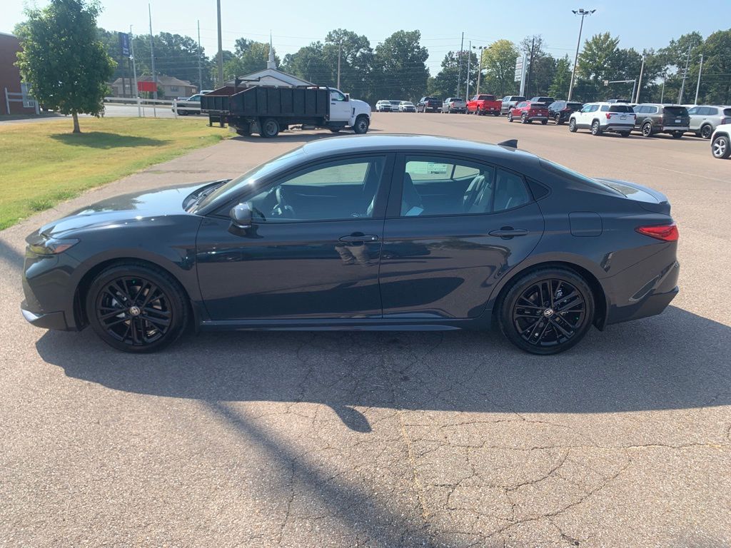 2026 Toyota Camry SE photo 5