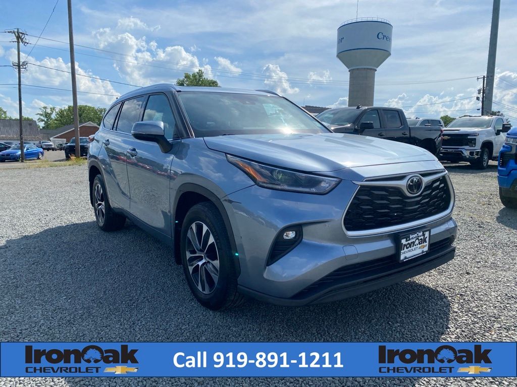 2021 Toyota Highlander XLE's photo