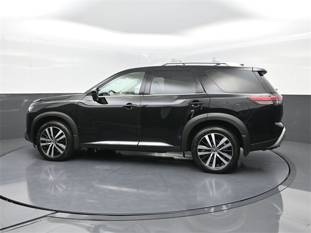 2025 Nissan Pathfinder Platinum photo 3