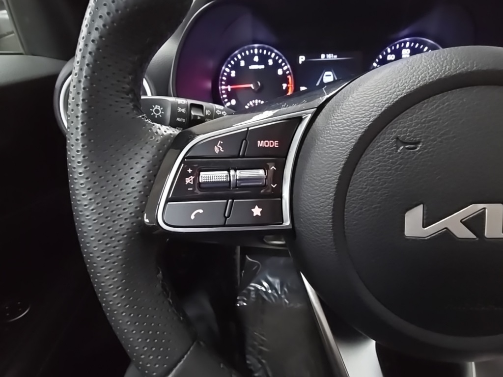 2022 Kia Forte GT-Line photo 21