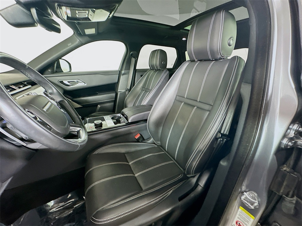 2019 Land Rover Range Rover Velar SE photo 11