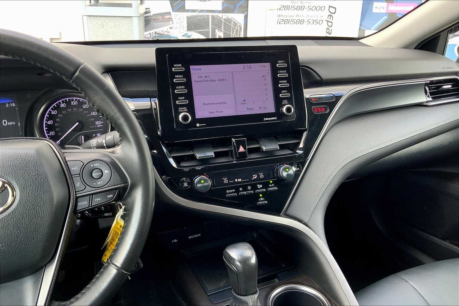 2022 Toyota Camry SE photo 5