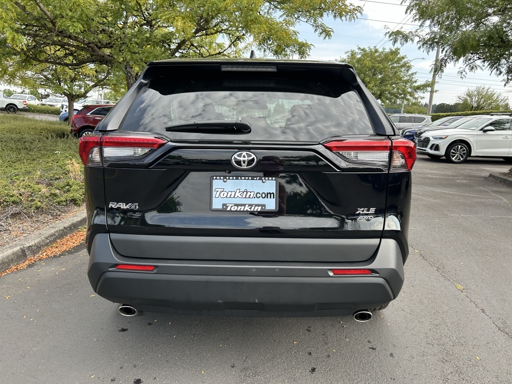 2024 Toyota RAV4 XLE photo 3