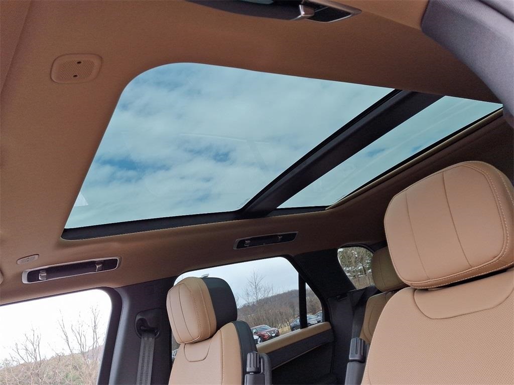 2025 Land Rover Range Rover Sport SE photo 6
