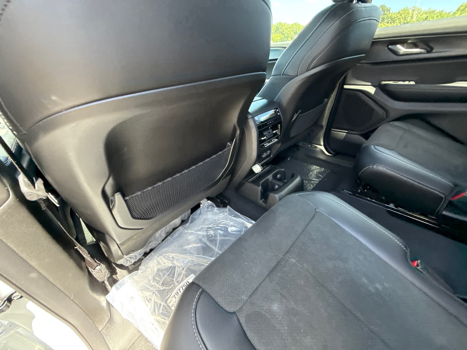 2025 Jeep Grand Cherokee Laredo photo 12