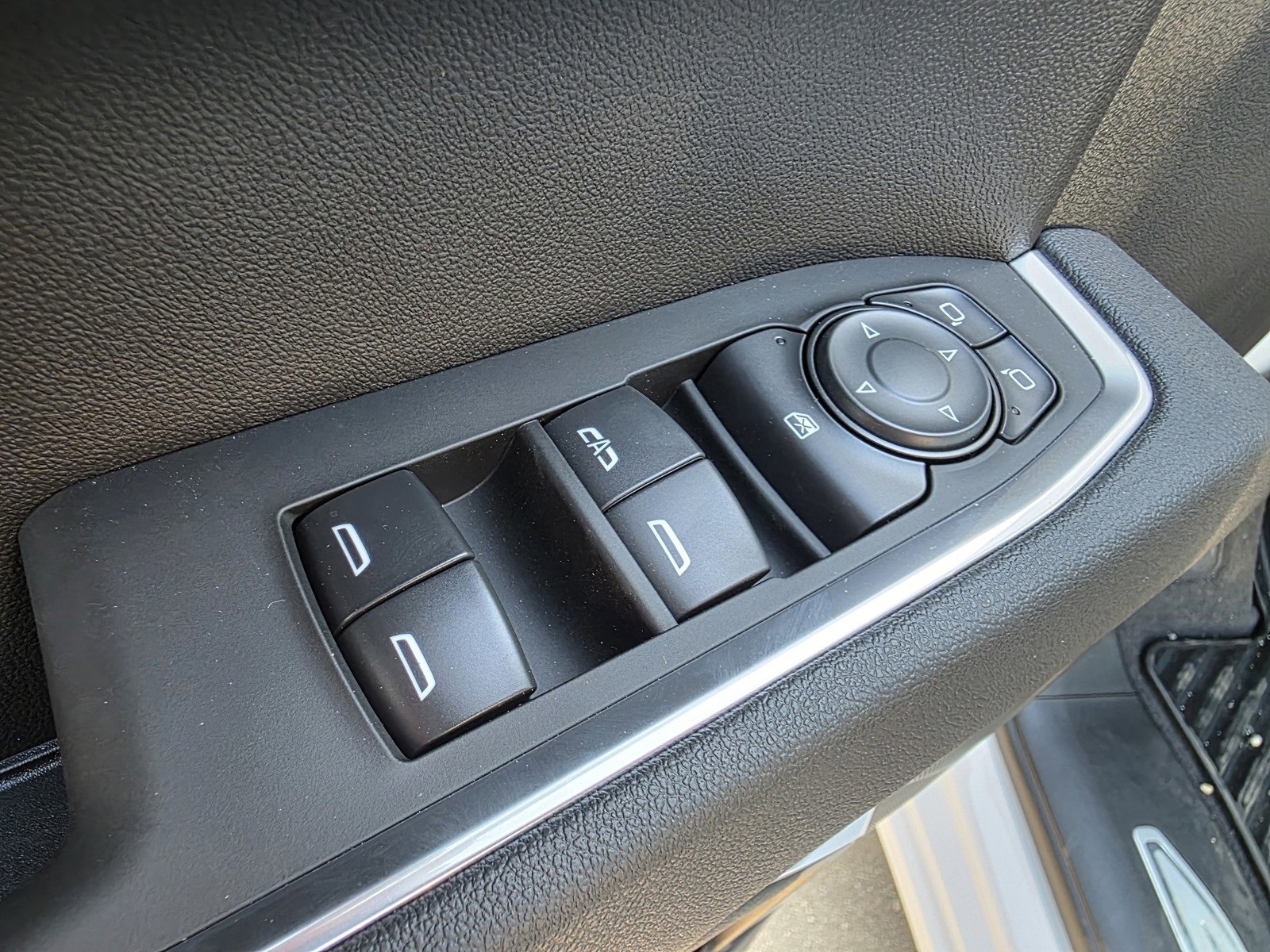 2025 Chevrolet Silverado 1500 LT photo 19