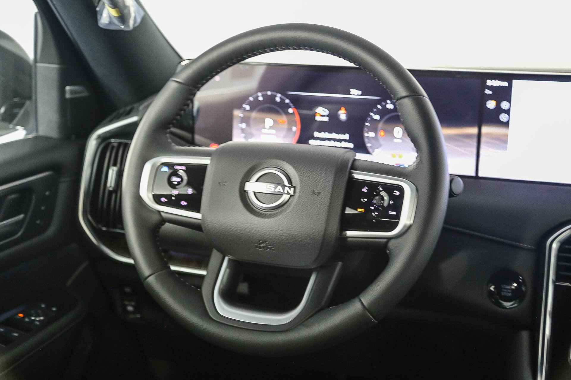 2025 Nissan Armada Platinum photo 13