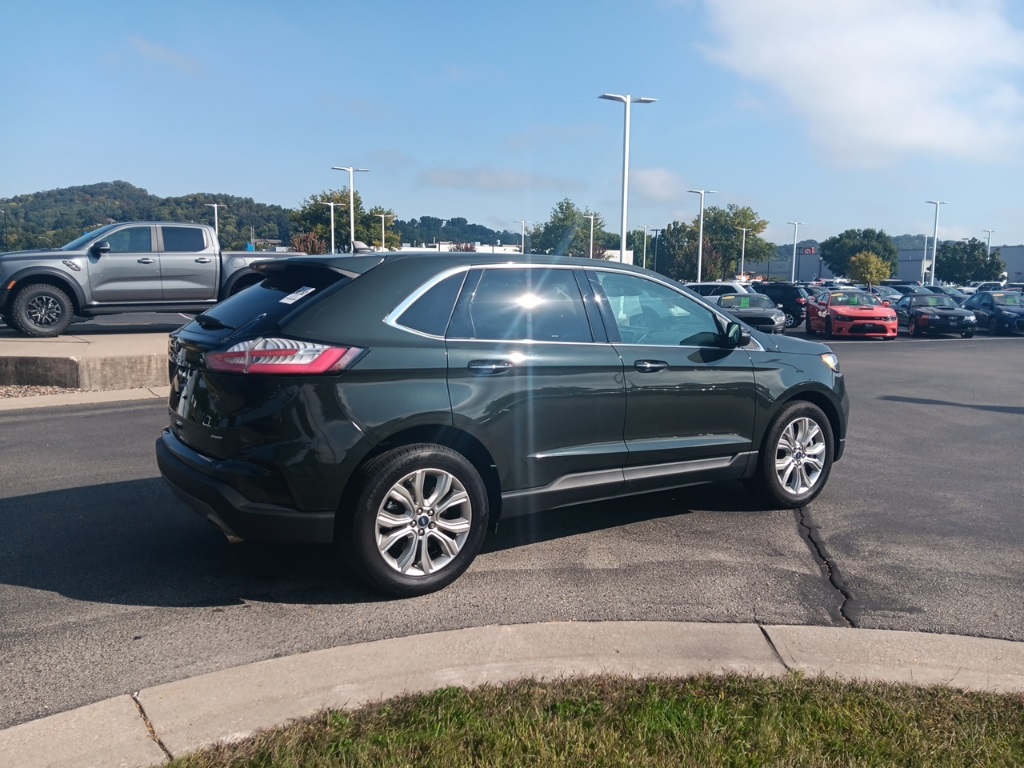 2022 Ford Edge Titanium photo 5