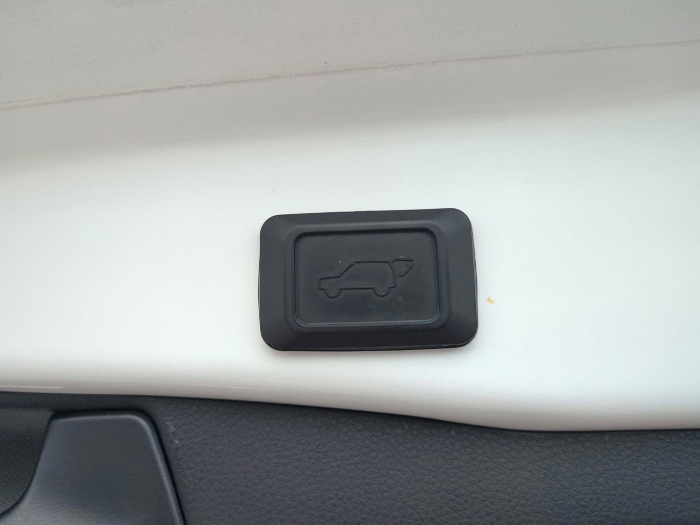 2024 Toyota RAV4 XLE photo 13