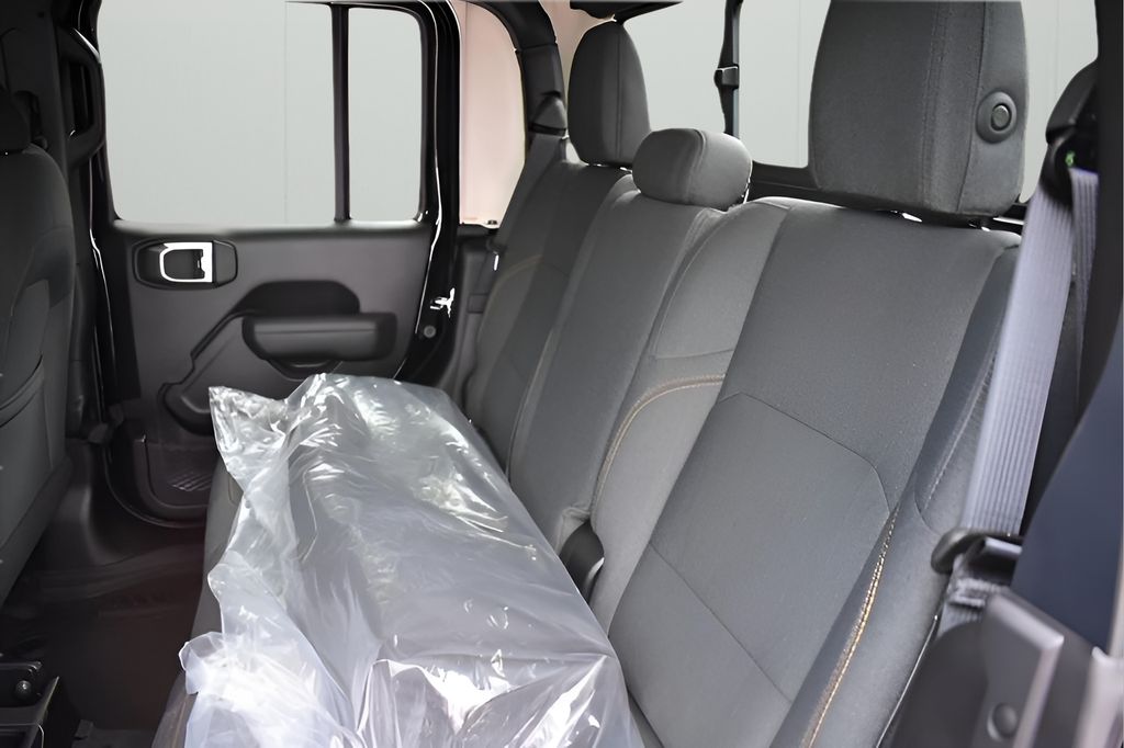 2025 Jeep Gladiator Willys photo 14