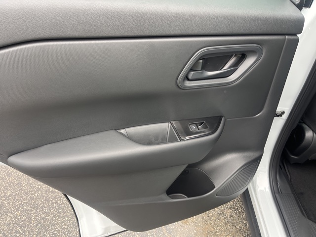 2025 Nissan Rogue S photo 25