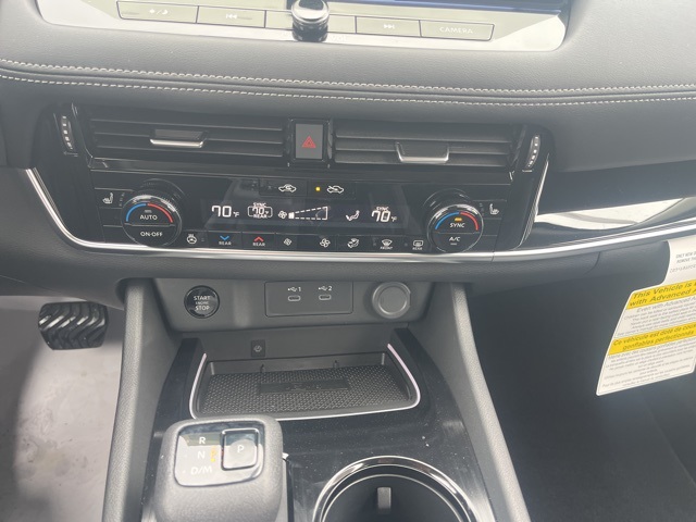 2025 Nissan Rogue SL photo 18