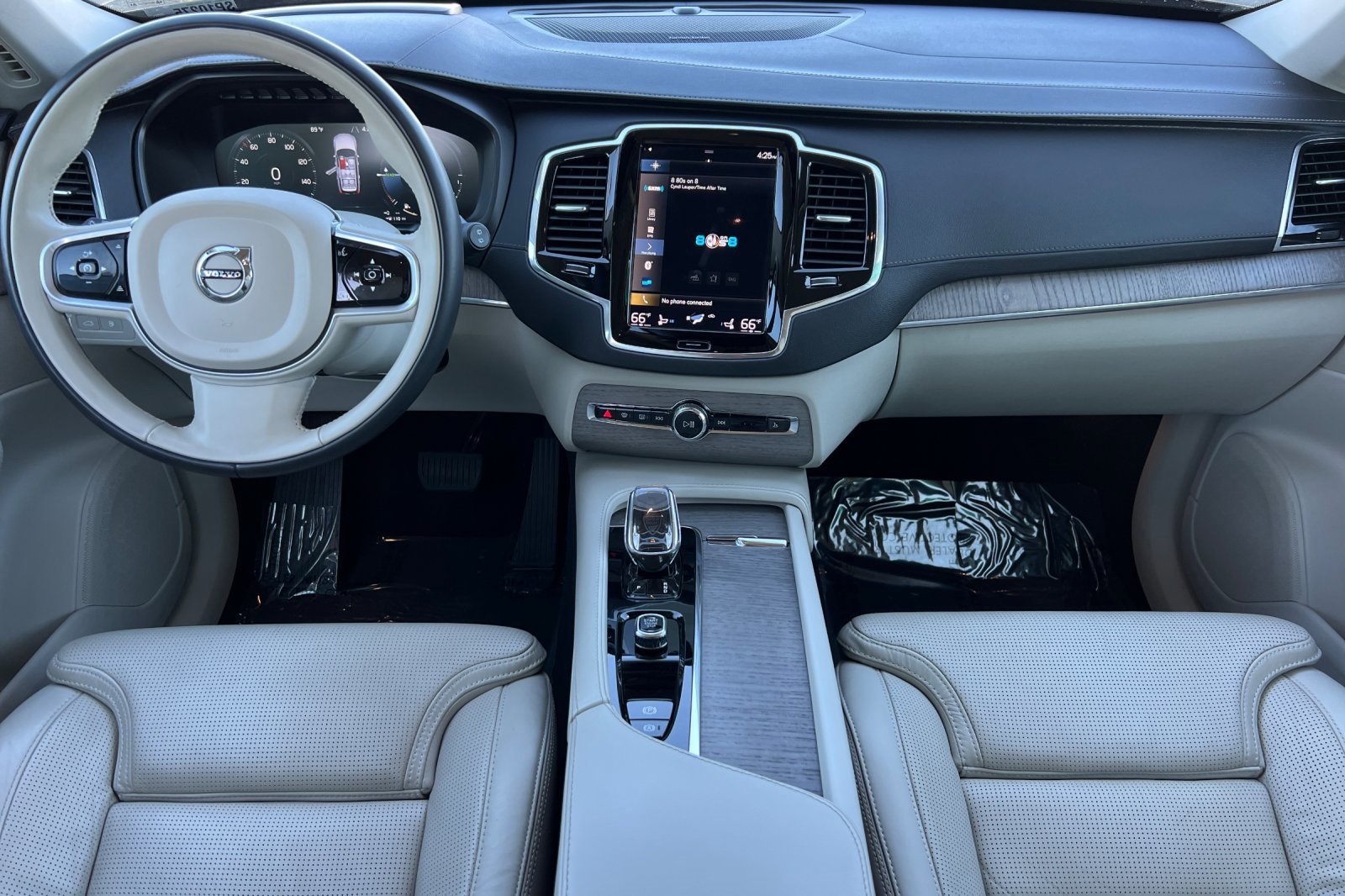 2022 Volvo XC90 Recharge T8 Inscription photo 3