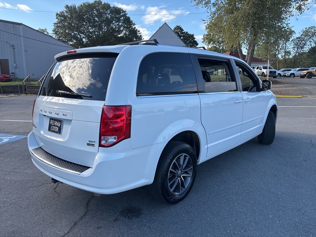 2017 Dodge Grand Caravan SXT photo 4