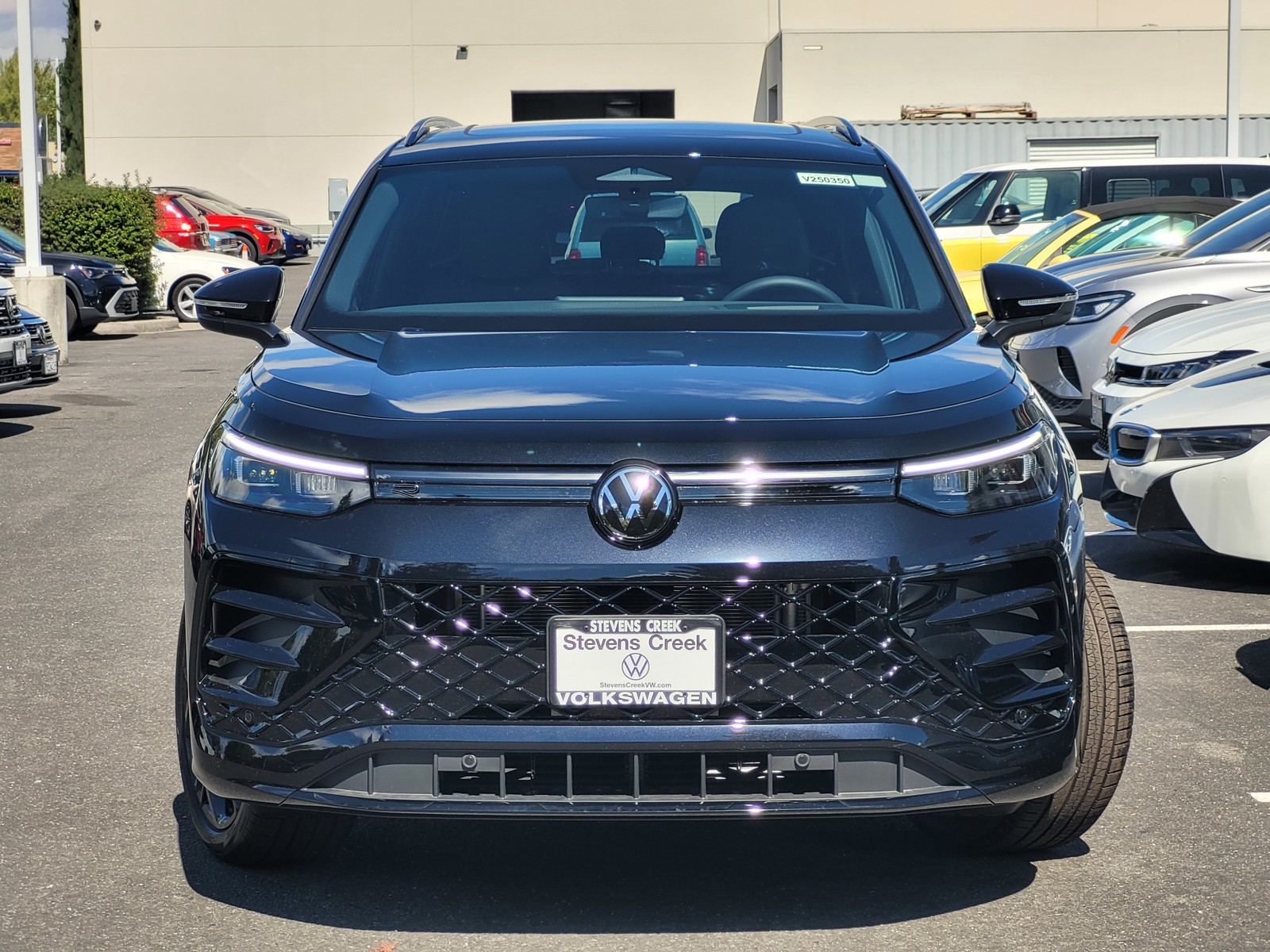 2025 Volkswagen Tiguan SE R-Line Black photo 2