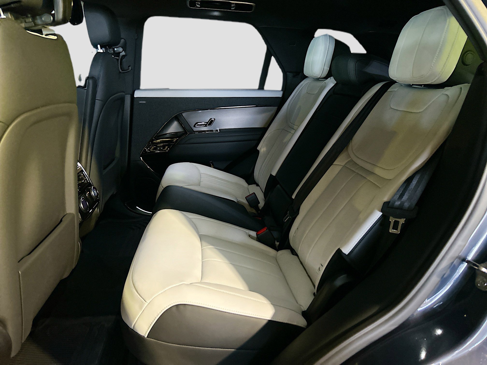 2025 Land Rover Range Rover Sport SE photo 15