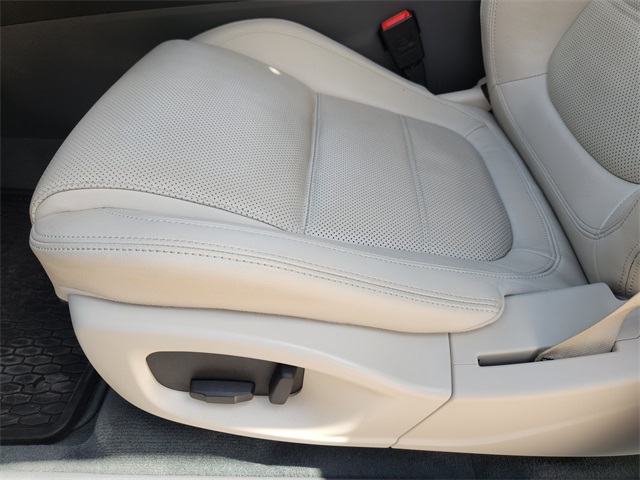 2020 Jaguar E-PACE Base photo 21