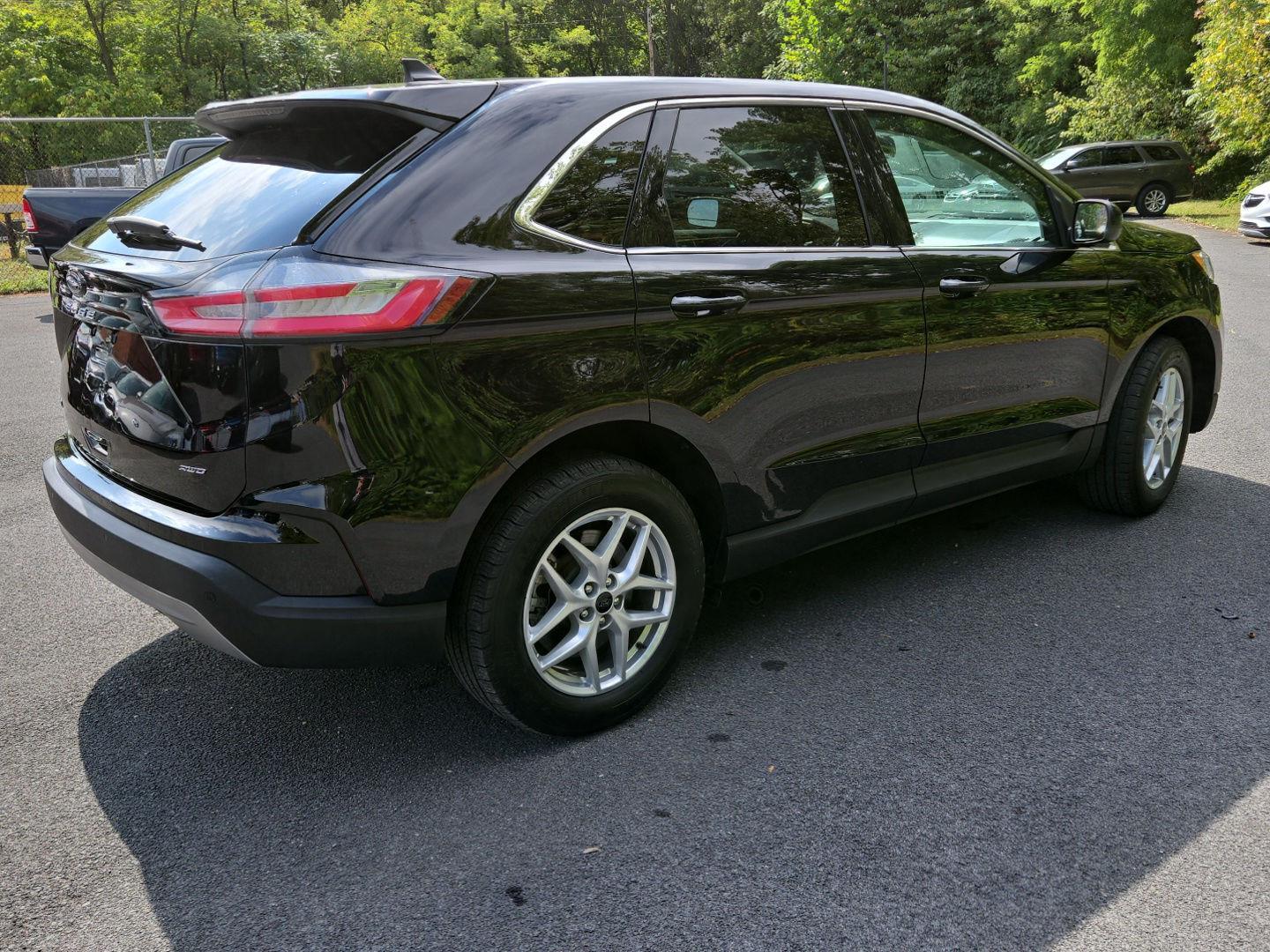 2024 Ford Edge SEL photo 5
