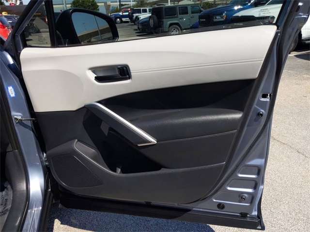 2023 Toyota Corolla Cross LE photo 30
