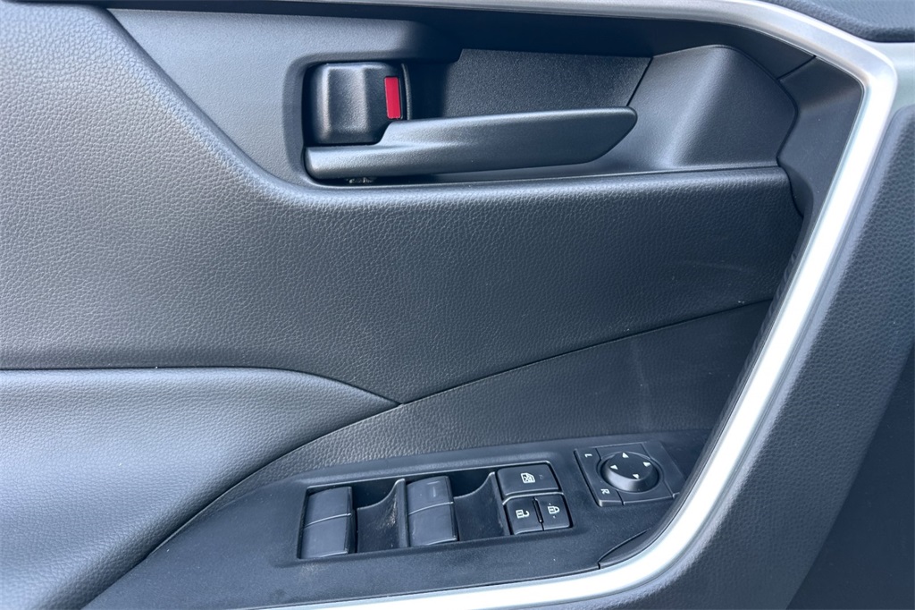 2025 Toyota RAV4 LE photo 11