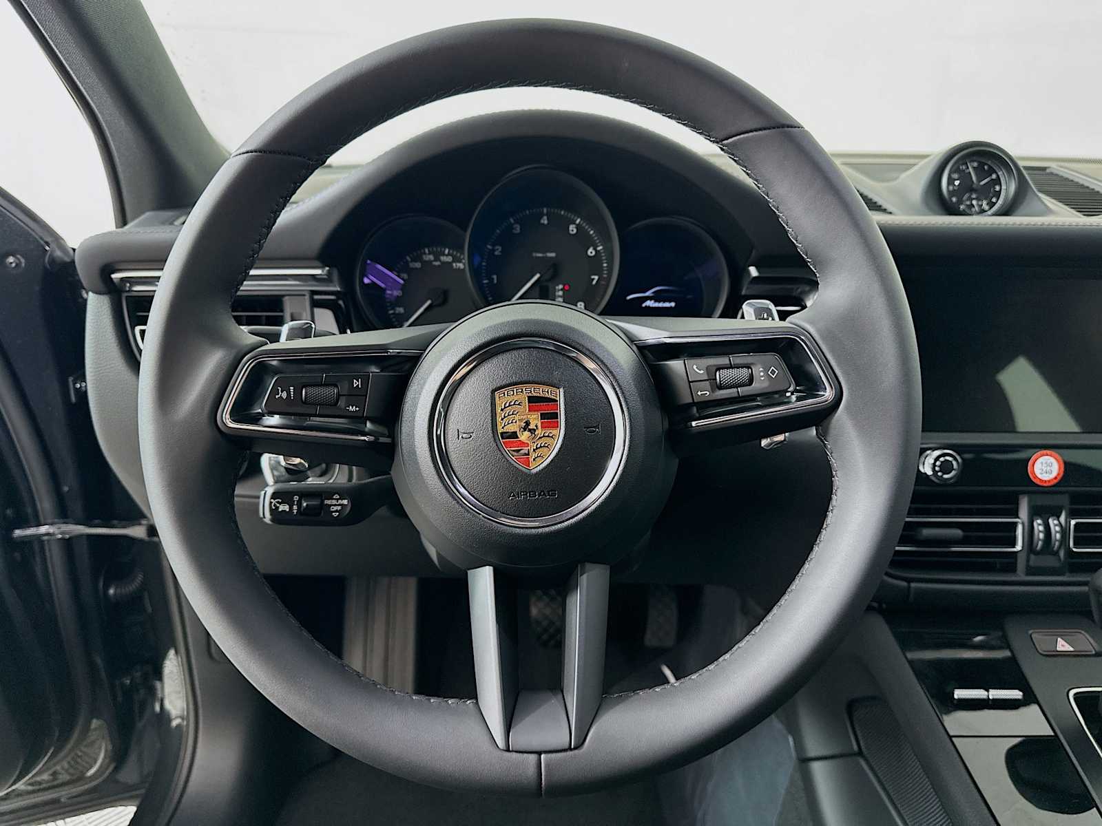 2026 Porsche Macan T photo 13