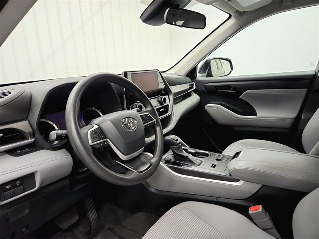2023 Toyota Highlander L photo 14