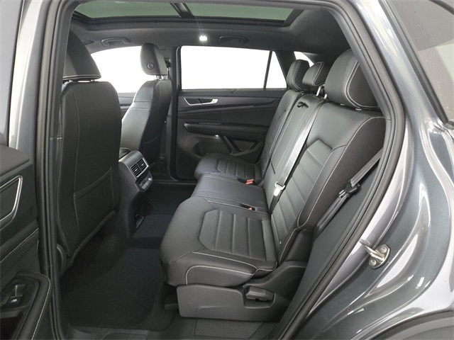 2025 Volkswagen Atlas Cross Sport SEL R-Line photo 7