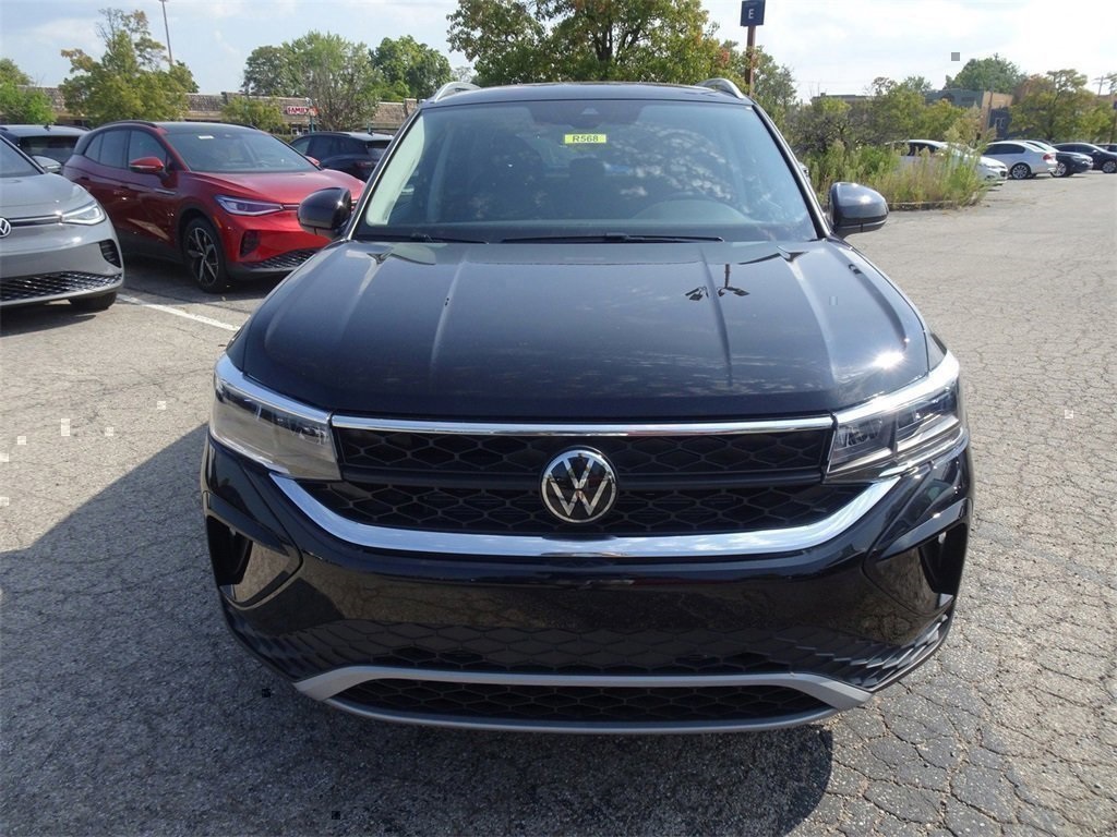 2024 Volkswagen Taos SE photo 8