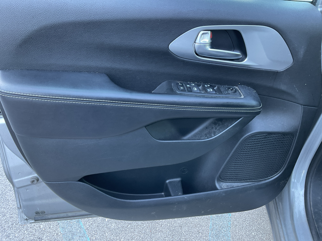 2019 Chrysler Pacifica Touring L photo 13