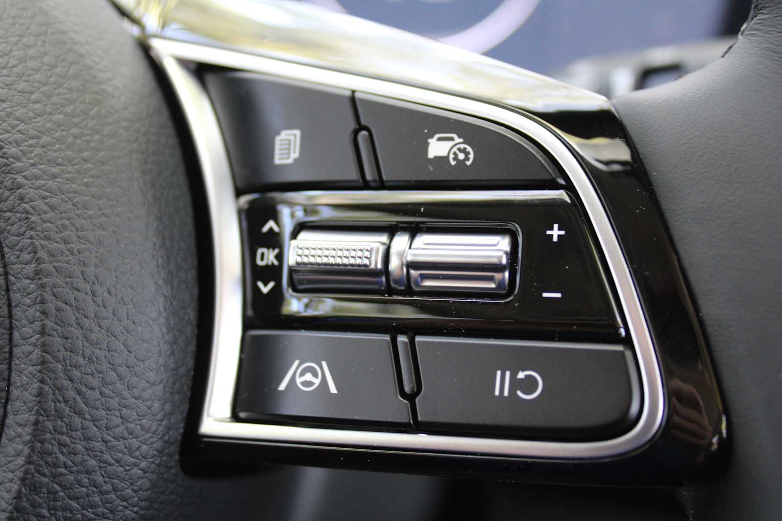 2025 Kia Seltos EX photo 25