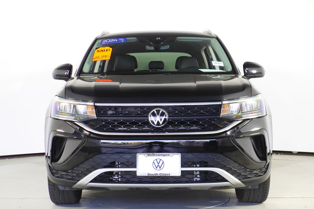 2024 Volkswagen Taos SE photo 2