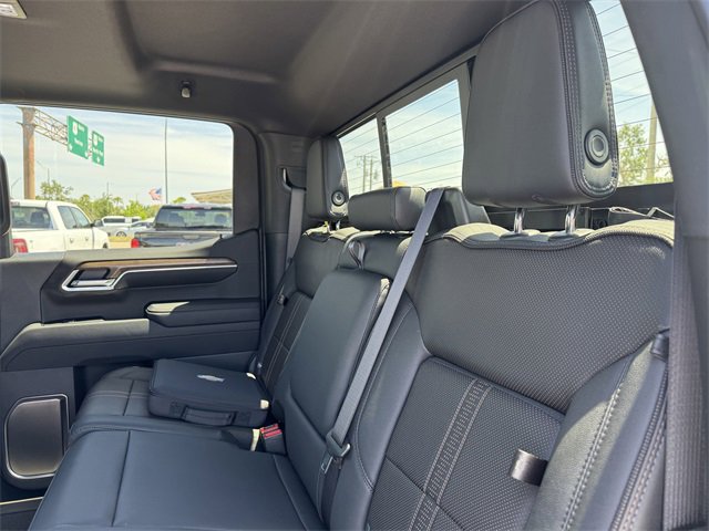 2025 Chevrolet Silverado 1500 High Country photo 18