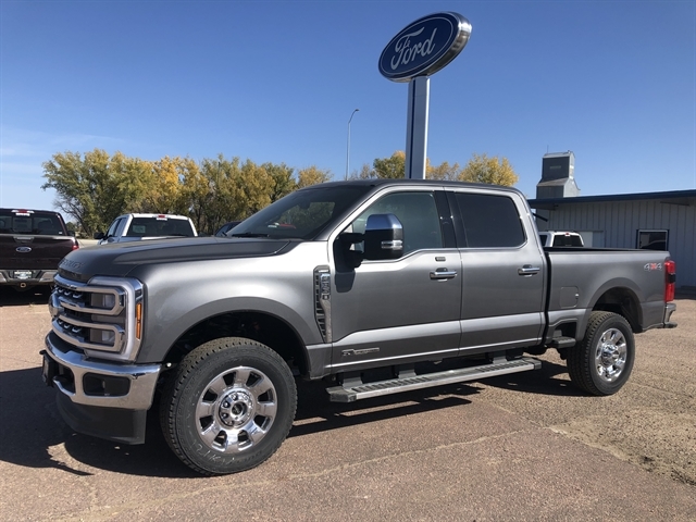 2025 Ford F-350 Super Duty Lariat's photo